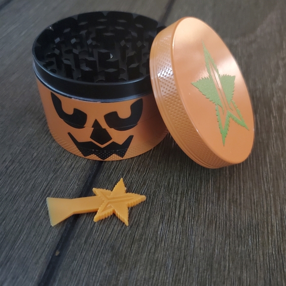 Jeffree Star - Picture 2 of 3